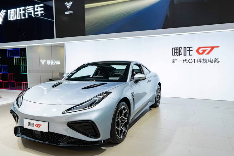 惠州137哪吒汽车在智能汽车领域的表现，领途汽车在新能源汽车市场中的影响力